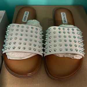 Steve Madden farryn white flats.  Size 8